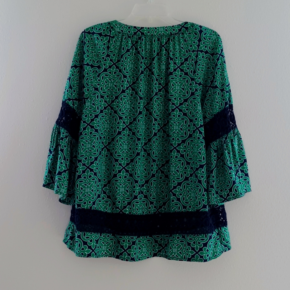 CROWN & IVY Green Floral Blouse, Mp. - Picture 2 of 10